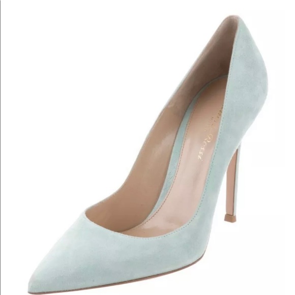 GORGEOUS! Gianvito Rossi Mint Suede Pointed Toe Heels Pumps sz 38 - Picture 1 of 7